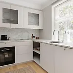 Appartement Modern Flat In A Courtyard *