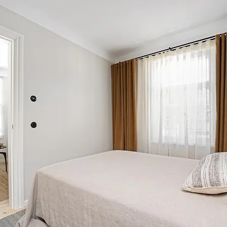 Modern Flat In A Courtyard