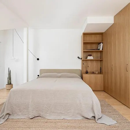 Modern Flat In A Courtyard *