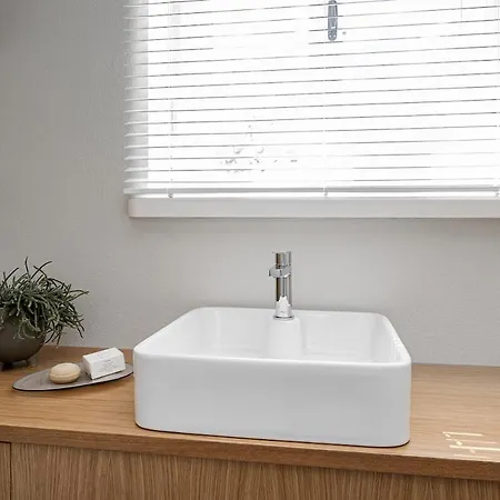 Modern Flat In A Courtyard アパート *