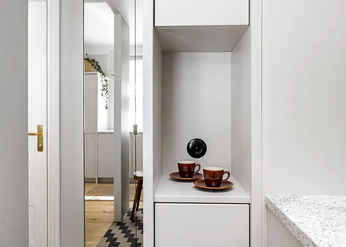 Appartamento Modern Flat In A Courtyard