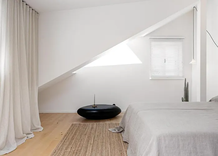 Апартаменты Modern Flat In A Courtyard *