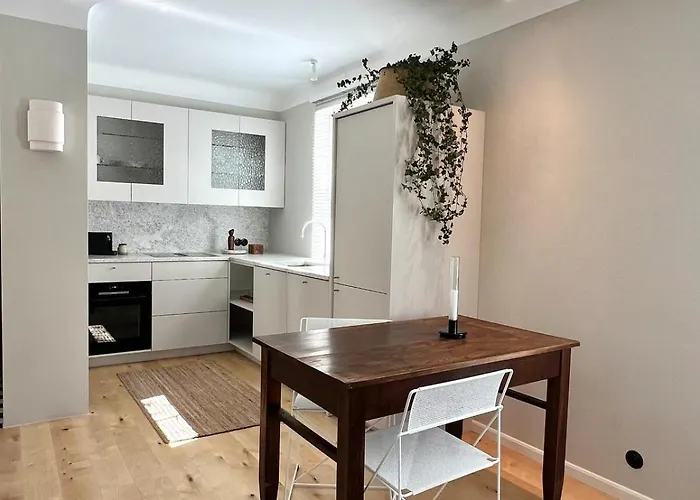 Modern Flat In A Courtyard Appartamento Reval