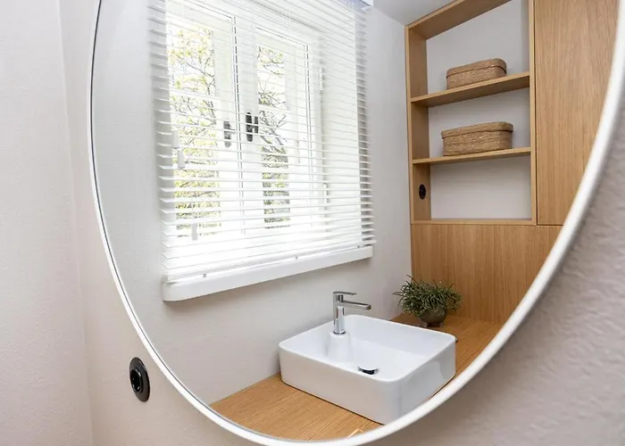 Modern Flat In A Courtyard *