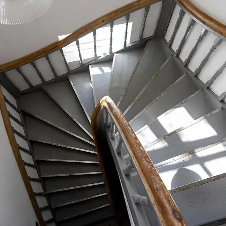 Modern Flat In A Courtyard